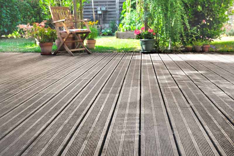 Nettoyage des extérieurs : allée, dallage, pavé, muret, terrasse ...Nettoyage des extérieurs : décrassage des pavés et allées, l’entretien des terrasses en bois, le nettoyage des dalles de terrasse dans le Loire-et-Cher (41)